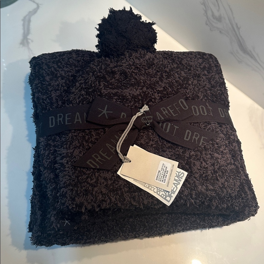 Barefoot Dreams Black Cozy scarf & Beanie set